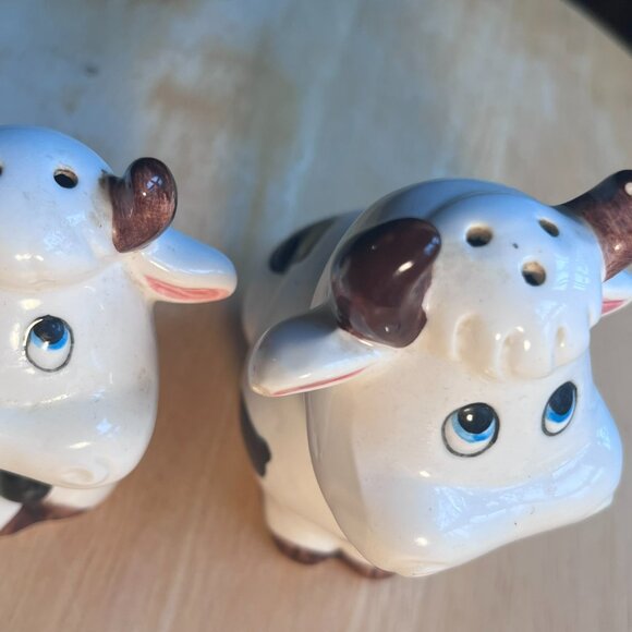 (VC) Vintage. Collectible. Kitchen. Cows. Salt & Pepper - Picture 8 of 10